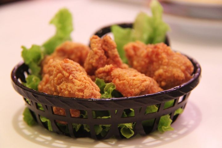 Les astuces pour rendre votre poulet frit moins gras, mais tout aussi délicieux